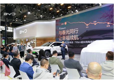 龙颜闪充 越级大五座｜比亚迪宋Ultra EV亮相乌鲁木齐315车展 新疆开启预售